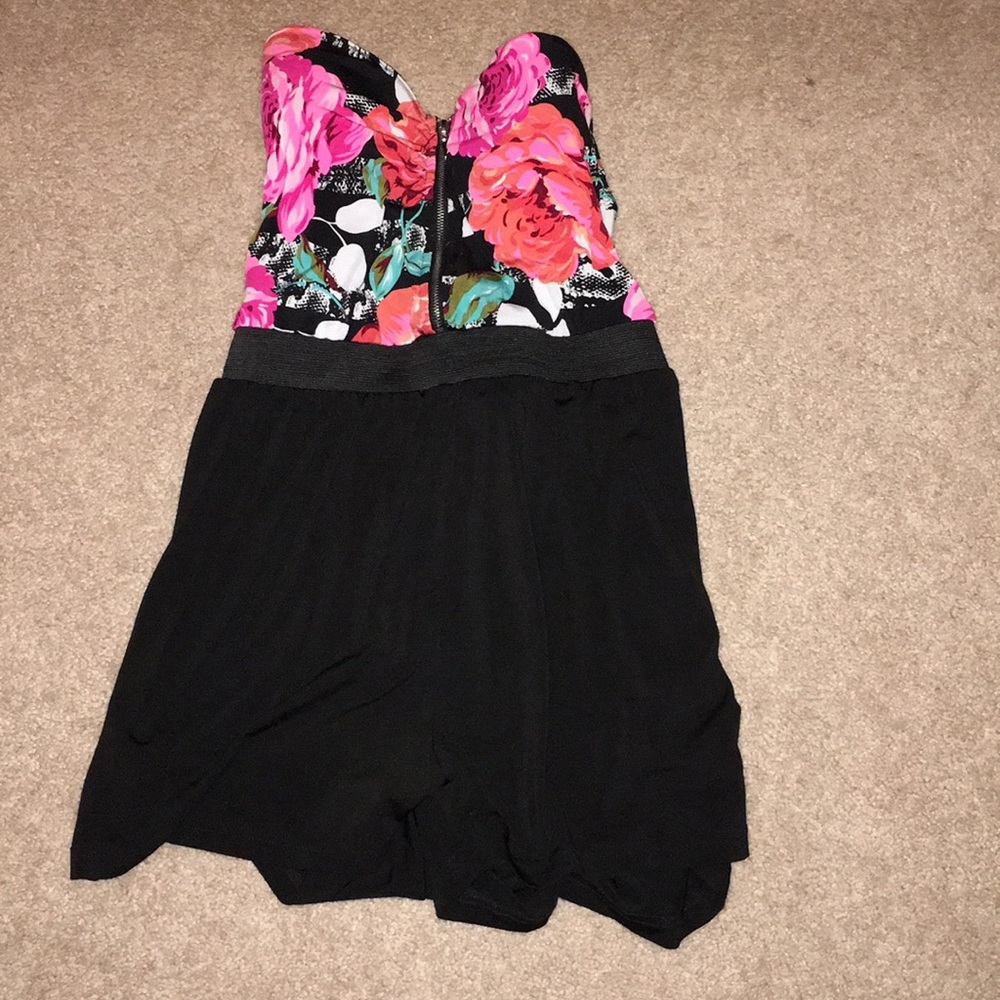 2B BEBE Romper Floral Black S EUC super cute skort